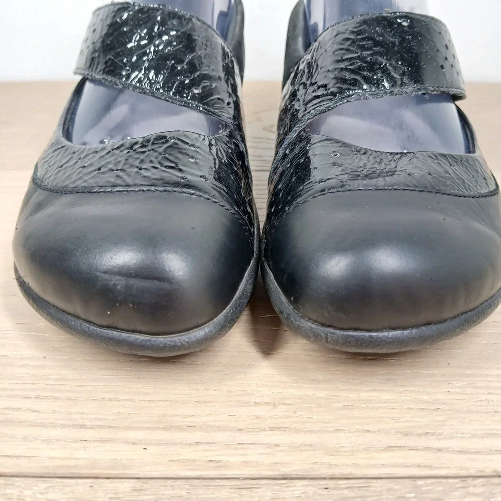 Naot Mary Jane Shoes Women 8 Black Leather Patent Hook Loop Comfort Flat